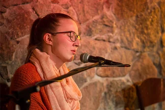 Rock, Pop und Jazz in Mittweida: Diese 13 Bands aus ganz Sachsen treffen beim Wettbewerb „Bands on Stage“ aufeinander - Als Caecilia wird Caecilia Lucius aus dem Großschirmaer Ortsteil Obergruna am Samstag auf der Bühne am Wasserkraftwerk stehen.