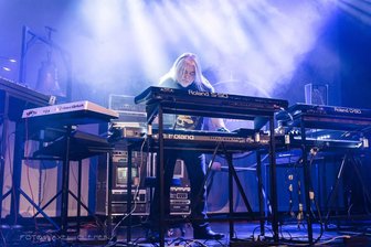 Rock-Space-Nacht im Erzgebirge: Wo Kraftwerk und anderen Pionieren der elektronischen Musik gehuldigt wird - Nicht nur die Jungs von Kraftwerk können elektronische Musik – auch Wolfgang „Paule“ Fuchs von Pond. Er spielt im Mai im Eisenwerk Wittigsthal.