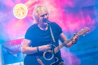 Rocker, Dichter, Bastler: Das sind die verrückten Hobbys von Bürgermeistern aus dem Erzgebirge - Jörg Klaffenbach ist nicht nur Bürgermeister, sondern auch Sänger der Rockband On Air.