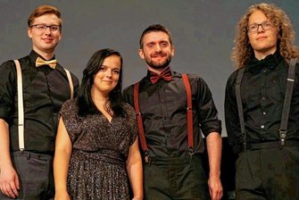 Rockmusik made in Plauen: Band Lyra legt erstes Album vor - Die Plauener Rockband Lyra: Das sind Keyboarder Felix Hormig, Sängerin Theresa Seidel, Schlagzeuger Richard Hammig und Gitarrist Markus Fischer (von links).