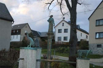 Rodauer Dorfmitte erhält Sitzgruppe - Die Rodauer Dorfmitte soll verschönert werden.
