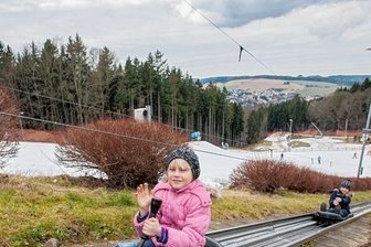 Rodeln auf der Sommerrodelbahn - Für Ferienbesucher in Augustusburg könnte es ab heute auf die Rodelbahn gehen.
