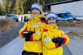 Rodeln: Junge Flöhaerin misst sich mit den besten Talenten aus Europa - Luise Röder (links) und Maria Schneider (rechts) zählen zu den hoffnungsvollen Rodeltalenten aus Sachsen.