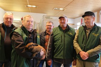Rodersdorfer Züchter als Gäste bei Schau in Thüringen erfolgreich - Gehören zum Roderdorfer Kleintierzuchtverein: Günter Woith, Horst Göbel, Bernd Krauß, Jürgen Schmidt und Günter Korn.