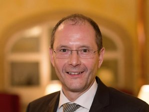 Rodewisch gewinnt "Ab in die Mitte" - Markus Ulbig (CDU) ist Innenminister des Landes Sachsen.