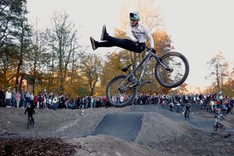 Rodewisch plant bis 2030 Ausbau der Spielplätze - Der neue Pumptrack für Skater und Biker in Rodewisch wurde im vergangenen Herbst eingeweiht. Der Stadtrat soll bei seiner nächsten Sitzung ein Entwicklungskonzept für die Spielplätze der Stadt beschließen. 