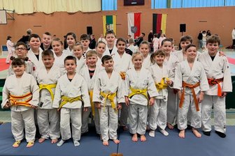 Rodewischer Judoka bleiben bei der Deutschen Einzelmeisterschaft ohne Medaillen, siegen aber in Thüringen und Brandenburg - Beim beliebten Schlosspokal in Greiz räumten die Nachwuchssportler des JV Ippon Rodewisch ganz schön ab.
