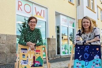 Rodewischer Stadtbüro lädt zu Stippvisite: Wozu es eine Citymanagerin gibt - Babett Ludwig (links) und Anne Ditscherlein wollen Rodewischs Innenstadt umkrempeln zum Wohle aller Bewohner. 