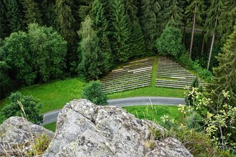 Rodewischer Wanderfalken laden in Auerbach zur traditionellen Osterwanderung ein - Bei der großen Runde kommen die Wanderer am Röthelstein vorbei, wo zu Pfingsten ein Gottesdienst stattfindet.