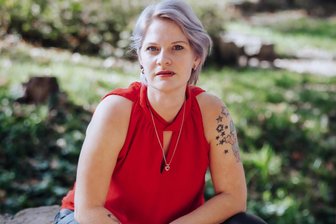 Rödlitz: Fantasy-Autorin präsentiert neues Werk auf Leipziger Buchmesse - Nikki Reva alias Ellen Puhl aus Rödlitz wird allmählich auch in ihrer Heimat bekannt.