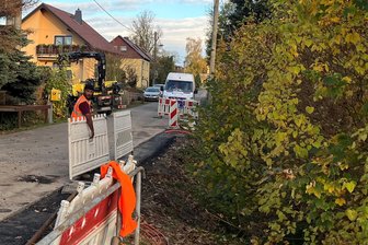 Röllingshain und das schnelle Internet: Wann die Straßensperrungen ein Ende haben - Seit Monaten ist die Röllingshainer Dorfstraße streckenweise gesperrt, weil der Breitbandausbau läuft. Das nervt Autofahrer und Anwohner.