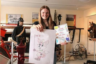 Rohrbacher Jugendfeuerwehr gleich doppelt erfolgreich - Emilia Siebert hat den Maskottchen-Wettbewerb gewonnen. Dafür wurde sie nicht nur bei der Siegerehrung im Feuerwehrmusem Lengenfeld (Foto), sondern auch im Gemeinderat Bad Brambach ausgezeichnet.
