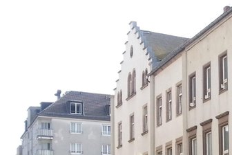 Rohrbruch in Chemnitz: 25 Häuser am Brühl ohne Wasser - Techniker von Eins Energie reparieren in der Zöllnerstraße eine kaputte Wasserleitung.