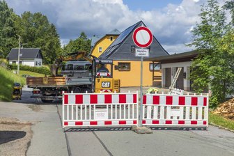 Rohrbruch sorgt in Schwarzenberg für kurzfristige Sperrung der Auer Straße in Neuwelt - Eine kurzfristige Baustelle gibt es an der Auer Straße in Neuwelt wegen eines Rohrbruchs.