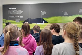 Rohstoff-Ausstellung in Freiberg: Viertklässler knackt die 1000-Besucher-Marke - Ein Schüler war der 1000. Besucher der Ausstellung „Vom Salz des Lebens“.
