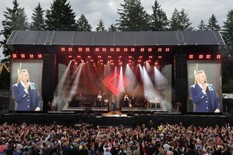 Roland Kaiser lässt Waldbühne in Schwarzenberg beben - Roland Kaiser gastierte am Samstagabend auf der Waldbühne Schwarzenberg.