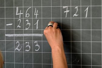 „Rolle vorwärts“: Wenn das Geld plötzlich doch noch für neue Schulassistenten in Sachsen reicht - Rechnen hilft zuweilen: Plötzlich reichen die Gelder für geplante neue Schulassistenz-Stellen in Sachsen doch noch.