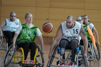 Rolling Thunders: Ein neuer Chemnitzer Verein donnert durch die Sporthallen - Die Rolling Thunders des BSV Wittgensdorf um Andreas Götz (rechts) bestritten am Wochenende ihre ersten Spiele.