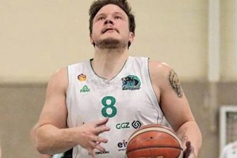 Rollis scheitern an Wurfquote - Teemu Partanen visiert den Korb an, doch zu oft scheiterten die Zwickauer am Samstag.