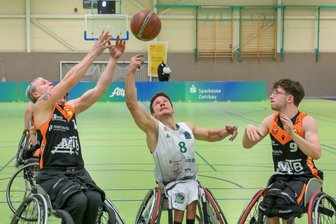 Rollstuhlbasketball: Nach Sieg im Spitzenspiel startet RB Zwickau als Tabellenerster in die Playoffs - Teemu Partanen - hier im Foto im Heimspiel vor einer Woche gegen Hannover - und die Rollstuhlbasketballer von RB Zwickau beenden die Hauptrunde der 2. Bundesliga als Spitzenreiter der Gruppe A.