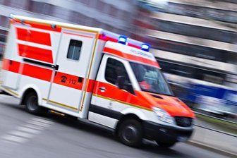 Rollstuhlfahrer landet in Weißer Elster -