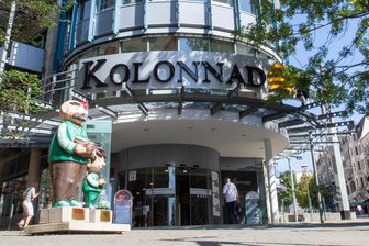 Rolltreppe im Plauener Einkaufscenter ist seit vielen Wochen defekt - doch jetzt soll sich endlich was tun - Wer schlecht zu Fuß ist, hatte es in den vergangenen Wochen in den Kolonnaden doppelt schwer. Eine der Rolltreppen hatte ihren Geist aufgegeben.