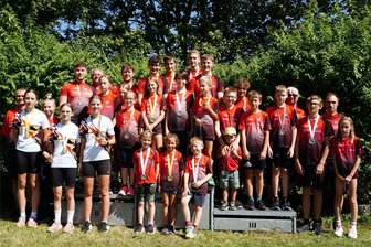 Rollwettkampf in Mylau lockt auch bekannte Gesichter an: Eisschnellläufer kurz vor dem Saisonstart - Das Sommertraining der Vorwärts-Eisschnellläufer neigt sich langsam dem Ende entgegen. Bevor es in den Herbstferien wieder nach Inzell aufs Eis geht, gab es noch einen spannenden Rollwettkampf in Mylau.