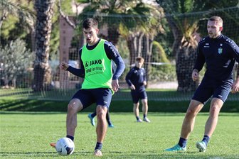 Roman Eppendorfer im Trainingslager des Chemnitzer FC: Schuften für die Startelf und Büffeln für den Uni-Abschluss - Roman Eppendorfer (links) vom Chemnitzer FC blickt optimistisch nach vorn.