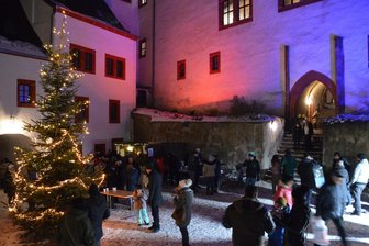 Romantik auf Schloss Rochsburg: Vier Tipps zum vierten Advent rund um Rochlitz - Schloss Rochsburg lädt am Wochenende zum romantischen Adventsmarkt ein.