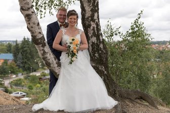Romantik pur: Freibergs Baum der Liebe – mit Video - Luisa und Tom Walther, hier auf der Alten Elli, heirateten im August 2023 in Freiberg.