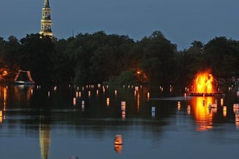 Romantisches Lichterfest in Zwickau: Eine Schlechtwettervariante gibt es nicht - Idealerweise sieht’s beim Lichterfest für Robert Schumann so aus am Schwanenteich.