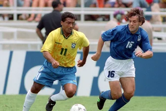 Romario vergleicht WM-Titel mit Geburt seiner Kinder - Zweikampf im WM-Finale 1994: Brasiliens Stürmer Romario (l) gegen Italiens Roberto Donadoni. (Archivbild)