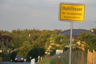 Rosenbach-Gemeinde plant Gewerbegebiet in Mehltheuer - oder wird es etwa ein Solarpark? - Ortseingang von Mehltheuer aus Oberpirk kommend.