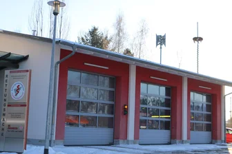 Rosenbacher Feuerwehrsatzung sorgt für Diskussion - Die Feuerwache in Mehltheuer ist ein Standort der Feuerwehr Rosenbach.
