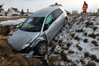 Rossau: Drei Verletzte nach Kollision auf S 201 - 