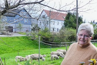 Rossau ehrt seine Ehrenamtler: "Noch viele Menschen im Ort, die es verdient hätten." - Regina Ranft ist im Rossauer Gemeinderat aktiv und im Heimatverein des Ortsteils Moosheim, in dem sie auch lebt. Für ihr vielseitiges Engagement wurde sie ausgezeichnet. 