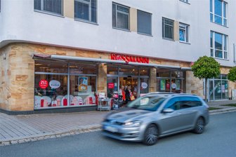 Rossmann in Aue schließt für Umbau: Was Neues geplant ist - Der Rossmann am Postplatz in Aue schließt für mehrere Wochen.