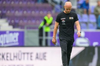 "Rost Raus! Vorstand raus!": Aue-Fans nach Niederlage gegen 1860 München wütend - Ist im Netz vielfach Ziel der wütenden Aue-Fans: Trainer Timo Rost.