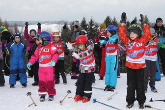 Rosts Wiesen: 80 Erstklässler auf der Piste -