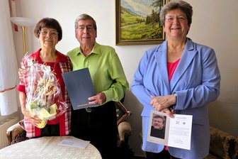 Roswitha und Erwin Wich sind 65 Jahre verheiratet: „Wenn ich nach meinem Beruf gefragt werde, kommt ein Oohh“ - Sie feierten Eiserne Hochzeit: Roswitha und Erwin Wich mit Tochter Manuela. Sohn Andreas konnte leider nicht mehr dabei sein.
