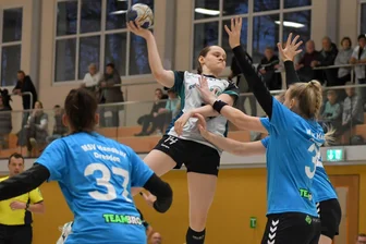 Rotation-Damen können Primus nicht stoppen - Eine Nummer zu groß: Die Rotation-Damen um Theresa Weidenberg zogen gegen den MSV Dresden klar den Kürzeren.