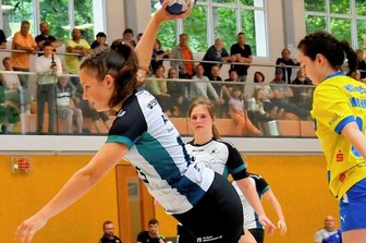 Rotation geht die Puste aus - Gelungener Einstand: Laura Uhlemann trug sich bei ihrem Debüt bei den Rotation-Frauen gleich viermal in die Torschützenliste ein. Die knappe Niederlage konnte die 17-Jährige aber nicht verhindern.