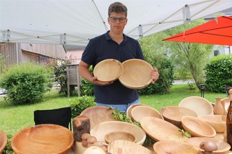 Rothenacker zeigt bei Handwerker- und Ideenmarkt seine kreative Seite - Gedrechseltes aus heimischen Hölzern bietet Niklas Haußner an.