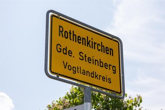 Rothenkirchen: Radfahrerin bei Sturz schwer verletzt - Bei einem Unfall am Samstag in Rothenkirchen erlitt eine 38-jährige Radfahrerin schwere Verletzungen.