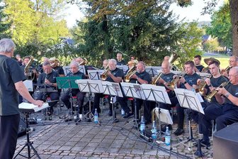 Rothenkirchen: Was ein Benefizkonzert für den Wiederaufbau des Kindergartens eingebracht hat - Die Wernesgrüner Blasmusikanten beim Benefizkonzert in Rothenkirchen.