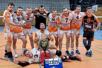 Routiniers halten einstige Zschopauer Talentschmiede in der Volleyball-Sachsenliga auf Erfolgskurs - Die Sachsenliga-Volleyballer des VC Zschopau II bejubelten am Samstag zwei 3:0-Siege in eigener Halle.