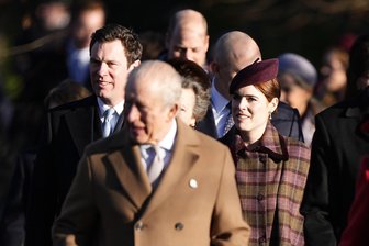 Royaler Nachwuchs unterwegs: König Charles freut sich - König Charles (Mitte) mit seiner Nichte Prinzessin Eugenie und deren Mann Jack Brooksbank. (Archivbild)