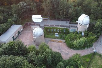 Rubinroter Mond über Hartha: Ein Spektakel, das man nicht verpassen sollte - Die Sternwarte Hartha an der Töpelstraße lädt zur Beobachtung des Blutmondes ein.