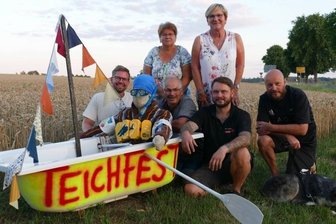 "Ruder-Rolf" hofft auf große Konkurrenz - Vom Kulturverein Schlößchen kümmern sich unter anderem Christian Flemmer, Ingrid und Manfred Melzer, Evelin Kempe, Roy Löschner sowie Frank Piermeier (v. l.) um die Organisation des Teichfestes. 