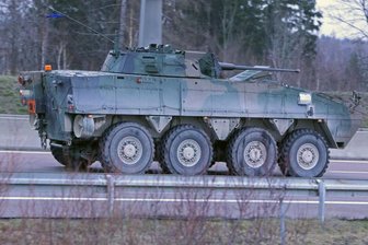 Rückkehr von Großübung: Militärkonvoi auf der A 4 unterwegs -